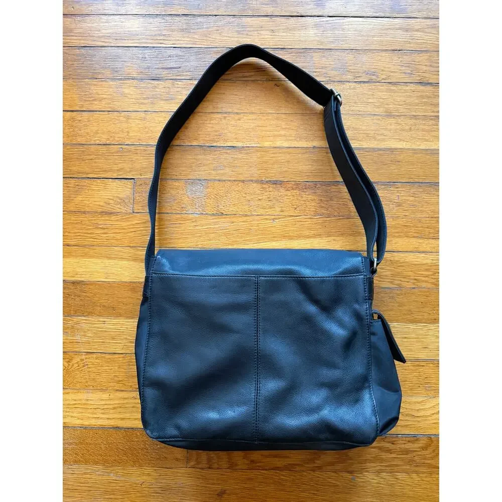 FOSSIL Black Leather Messenger Bag (Unisex)